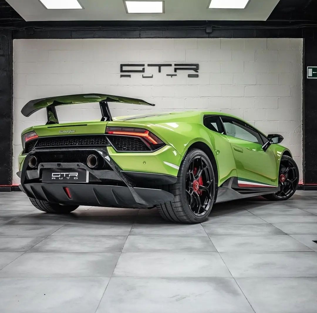 DailyLamboTM's tweet photo. Lamborghini Huracán Performante ✨️ https://t.co/VNbd14CTB7