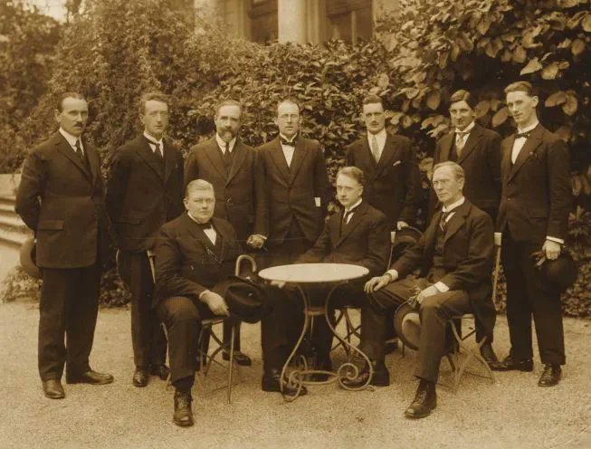 What was the League of Nations? Who was involved in it? How did Ireland’s membership impact the League? Join #AnEqualFooting panel discussion with Dr John Gibney, Dr Michael Kennedy @DIFP_RIA, Zoë Reid @NARIreland 📆 Tuesday, 3 October Book: bit.ly/3PRuXqo @dfatirl
