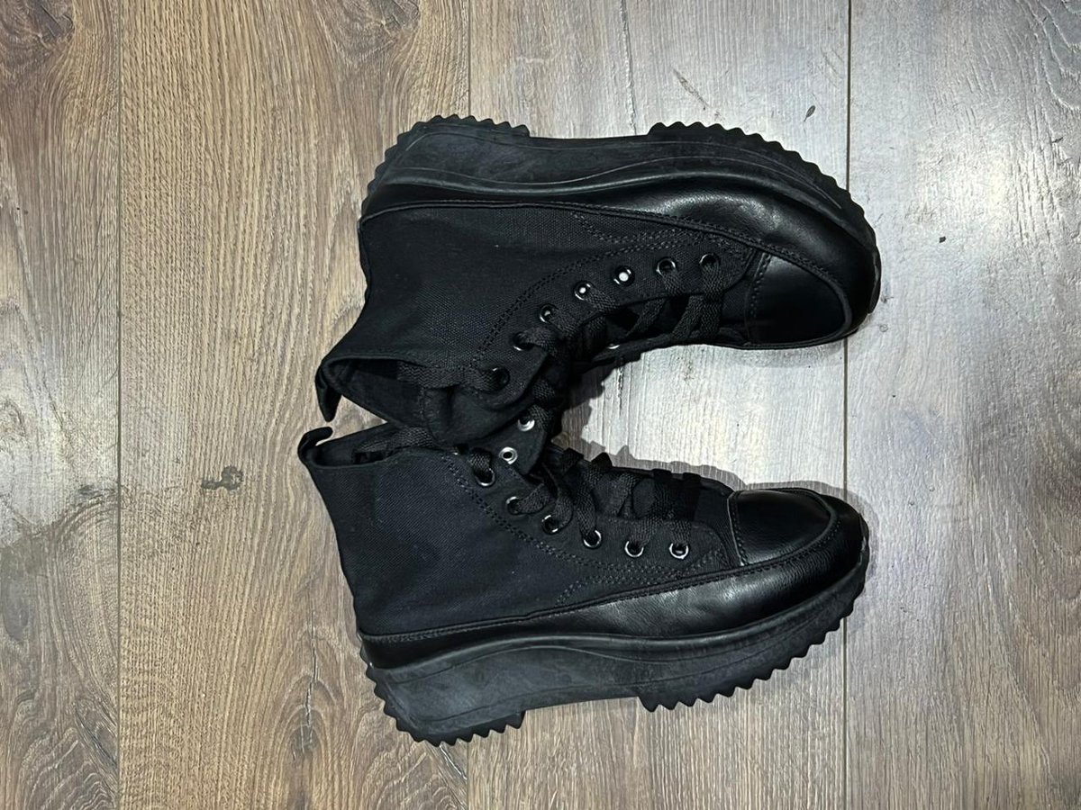 BoldFootwear's tweet photo. Anderson chuck Taylor 
Sizes 35----40
Price @2500🔥🔥🔥To place your order call/Watsapp on 0729482607/0743795201We are located at Dubai merchants mall along Ronald Ngala street opposite RNG plaza adjacent to best lady exit shop B34 and B35 https://t.co/OtE9xq6ao8
