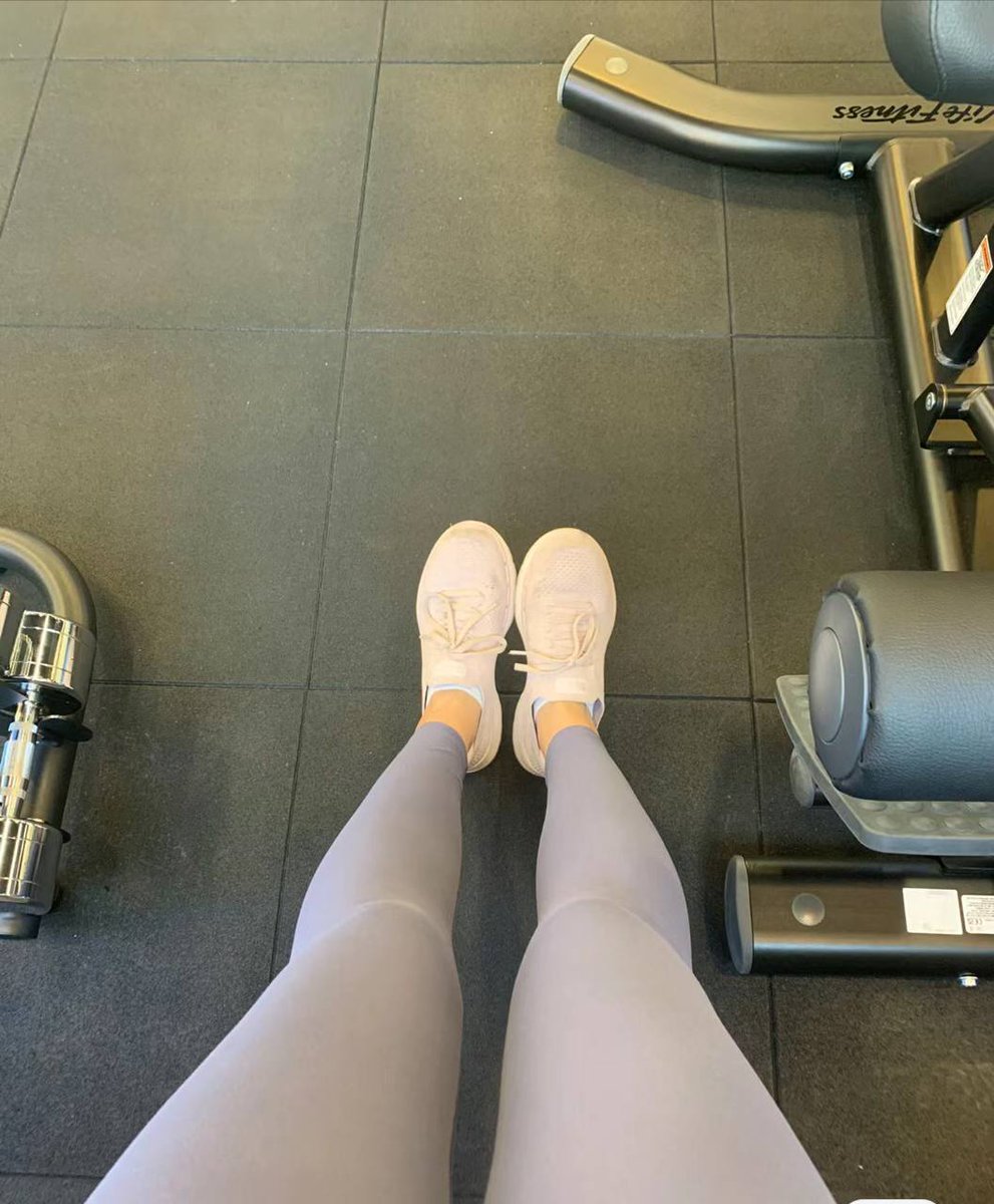 FrAdaCOMATE's tweet image. At Gym😇