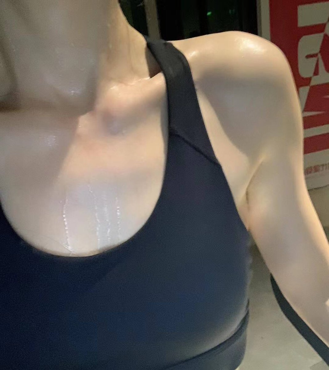 FrAdaCOMATE's tweet image. At Gym😇