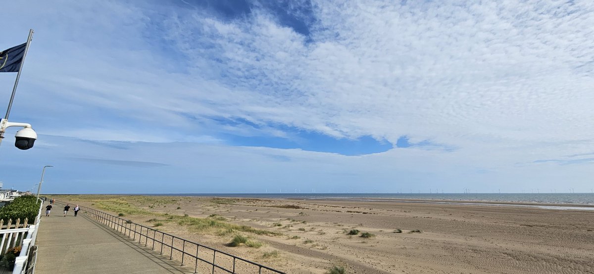 NCI_Skegness's tweet photo. This is the view from our station at Low Tide at 11:49. The height of the tide is 1.32m.

The next High Tide is at 17:52.

#Skegness #LincolnshireCoast #EyesAlongTheCoast https://t.co/dIdDIC7cFZ