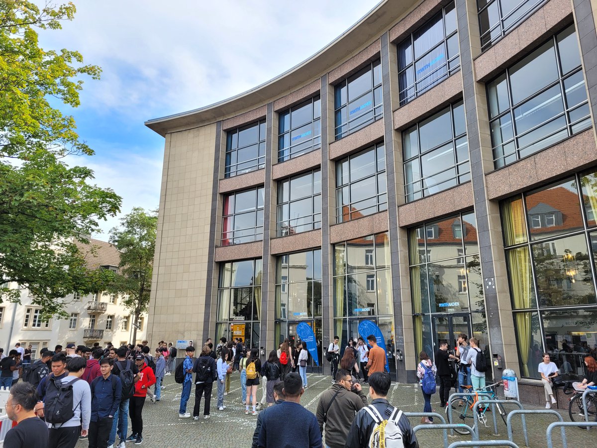 ITCenterRWTH's tweet photo. Here we go again: The #RWTHWelcomeWeek takes place - join us live! 
You will find us in the foyer of the Audimax until 4 pm. Come by!

Es ist wieder soweit: Die #RWTHWelcomeWeek findet statt - seid mit uns live dabei! 
Bis 16 Uhr findet ihr uns im Foyer des Audimax. Kommt vorbei! https://t.co/wGhS2HEOrc