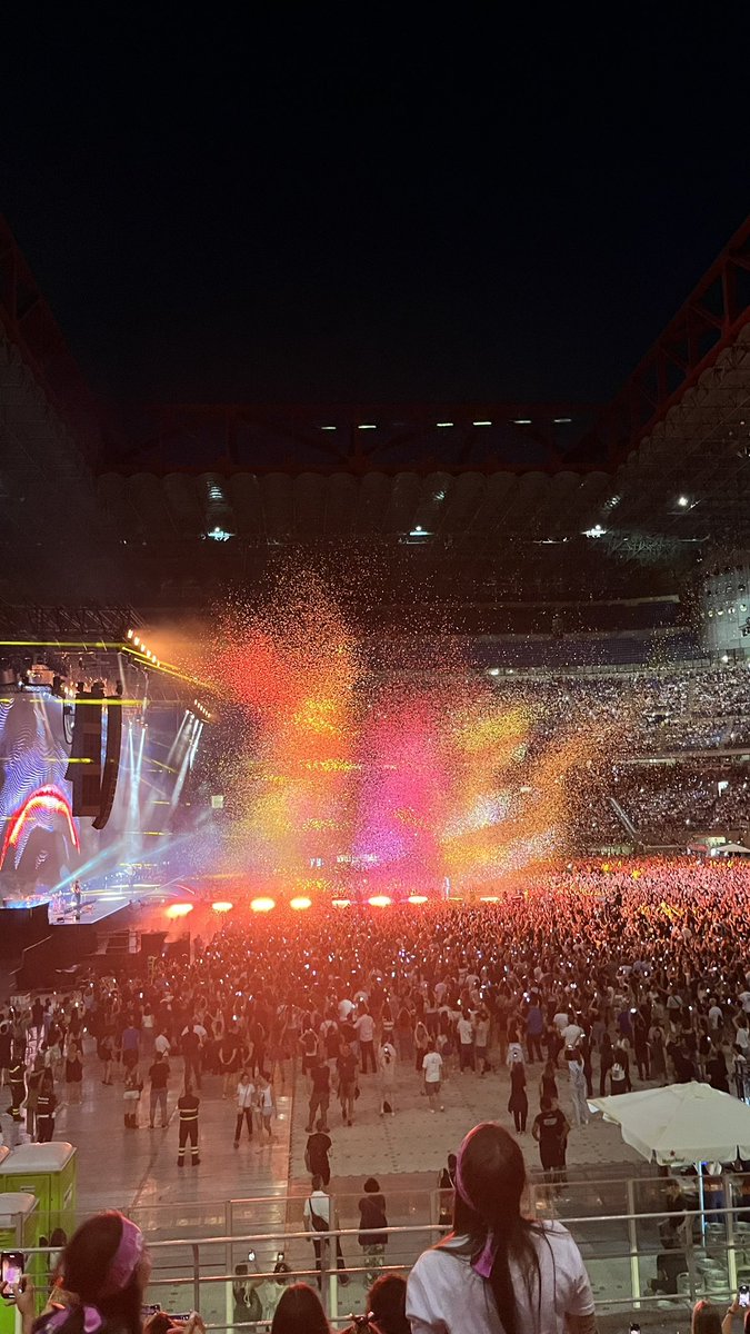 stcney_'s tweet photo. con i 5sos si è chiusa la mia stagione dei concerti mini recap 
-nameless festival 
-tiziano ferro 
-coldplay 
-marco mengoni 
-pinguini tattici nucleari 
- 5sos https://t.co/F0uDlVXQnZ