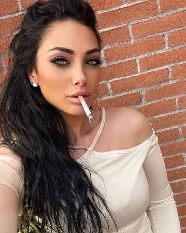 💋 Join for the most beautiful girls smoking videos in my #buymeacoffee page

🌏 buymeacoffee.com/hottiesmoking

#smoking #sexy #hotsmoker #smokingvideo #smokergirl #cigar #tatoo