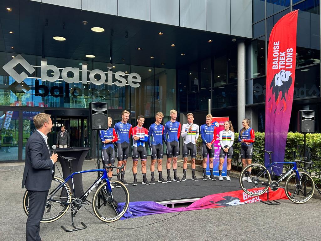 Gisteren werd het @Baloise_Trek Lions cyclocrossteam voor seizoen 23-24 voorgesteld bij ons op kantoor in Berchem. We vieren deze winter een speciaal jubileum: 20 jaar partnership! 🎉 Lees hier het persbericht 👉 baloise.be/nl/news/balois… #baloisetreklions #veldrijden #baloise