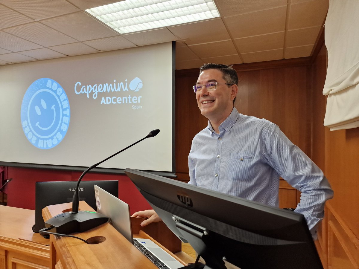 UCAM Universidad tweet media