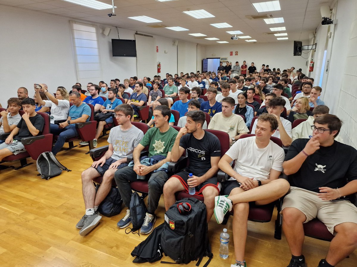 UCAM Universidad tweet media