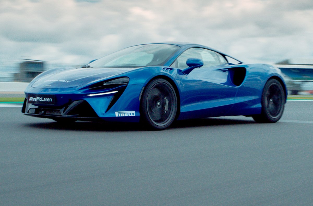 CarsNewswire's tweet image. Qais Sedqi, founding member of the Supercar Club, experiences the joy of driving a McLaren Artura
#Cardrive #McLaren 
carsnewswire.com/2023/09/27/qai…