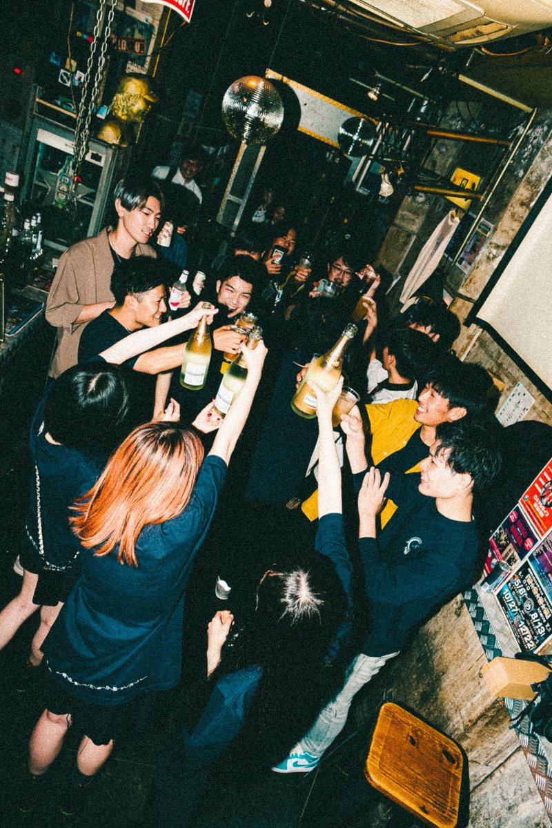 Lanuit_Official's tweet photo. 🎉after party🎉

ファンの方を交えた打ち上げ。
楽しいひとときとなりました🌙

そして今回club vijon名物のシャンパンが
なんとなんと12本も...!!!🥂

皆で美味しくいただきました。
ありがとうございました🕊️ https://t.co/M7PvsxBcho