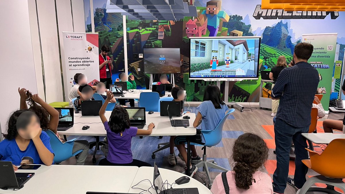L3TCRAFT_EDU's tweet photo. Ayer estuvimos con la @FundacionRepsol, @CruzRojaMadrid y @MicrosoftEduEsp en el #MicrosoftEduLab.

Aprendimos diferentes conceptos de movilidad sostenible gracias a #MinecraftEdu y construimos diferentes propuestas para mejorar nuestra ciudad.

Una tarde muy divertida🎉 https://t.co/etFrwdhOeT