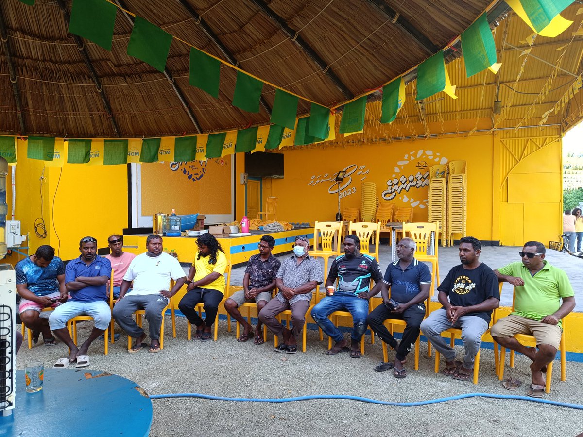 Sabintey's tweet photo. 📍ލ ހިތަދޫ

މިނިސްޓަރ @AhmedMahloof އާއި ތ،ލ ކޯޑިނޭޓަރ @myfoona ހިތަދޫ ކެމްޕޭން ޓީމާއި ބައްދަލުކުރުން.

#IbuOk
#IbuAslam2023
#UfaaverAmaanRaajje https://t.co/L8VagPRszU