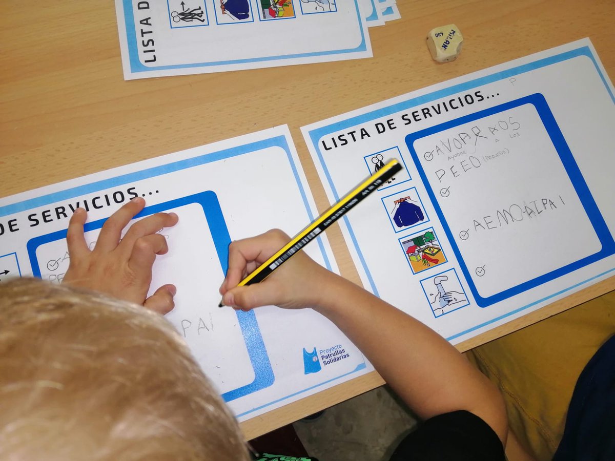 eeijuliocesar's tweet photo. #PatrullasSolidarias concretan sus servicios y elaboran su #decálogo para ser buen patrulla como paso previo a la formación de compromiso con la @PVSsevilla.
#AprendizajeServicio
#infantil5años
#CiudadanosComprometidos
#acompañamiento
#aprenderaser
@DGOIPyEE @aps_sevilla https://t.co/jfWha72XIR