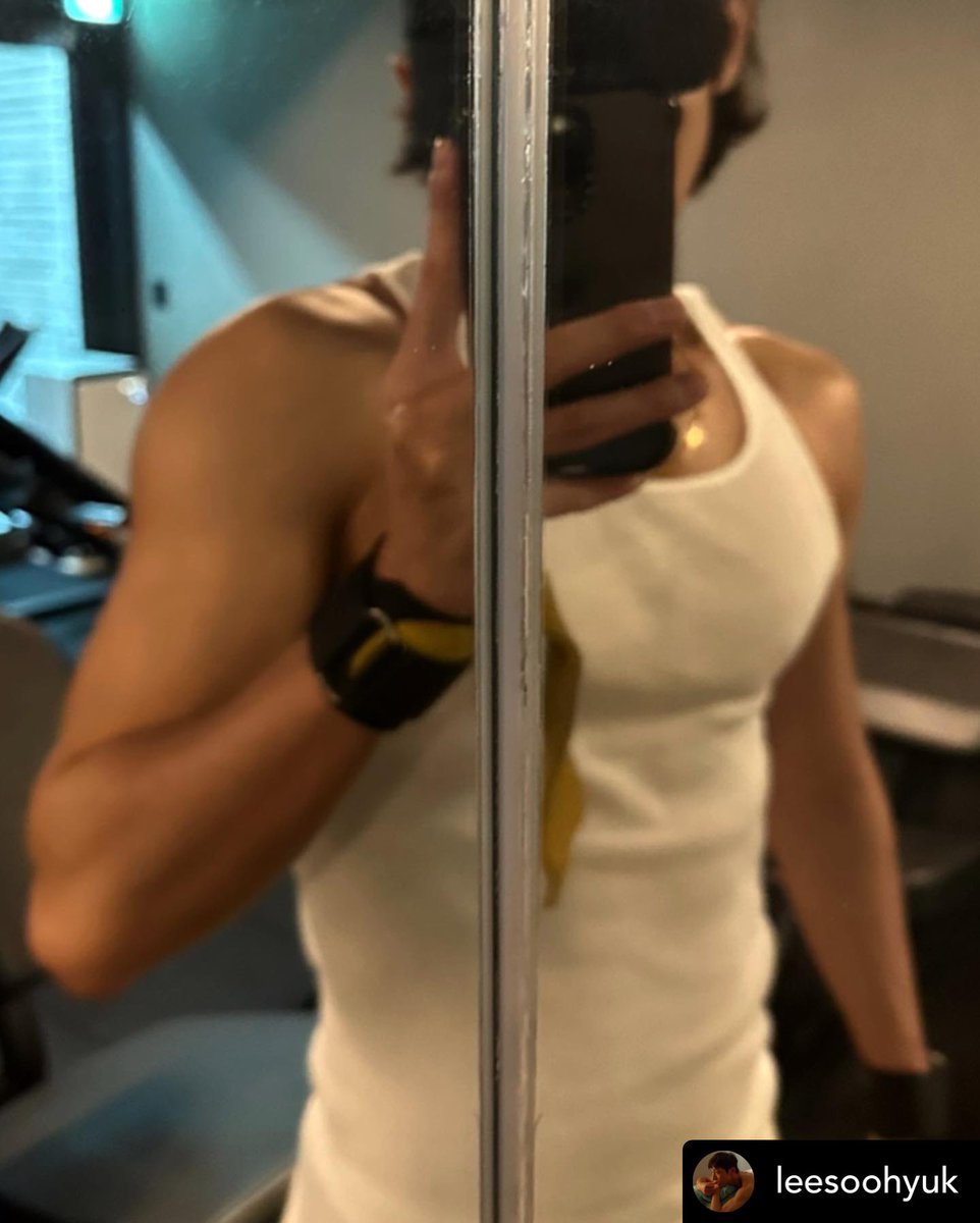 soohyukstagram's tweet photo. [2023-09-27]
2023.

https://t.co/B4xEqxvkpm

#LeeSooHyuk #이수혁 #イスヒョク #อีซูฮยอก #李洙赫 ​@LXXSXXHKKK https://t.co/lYL8JEcmTs
