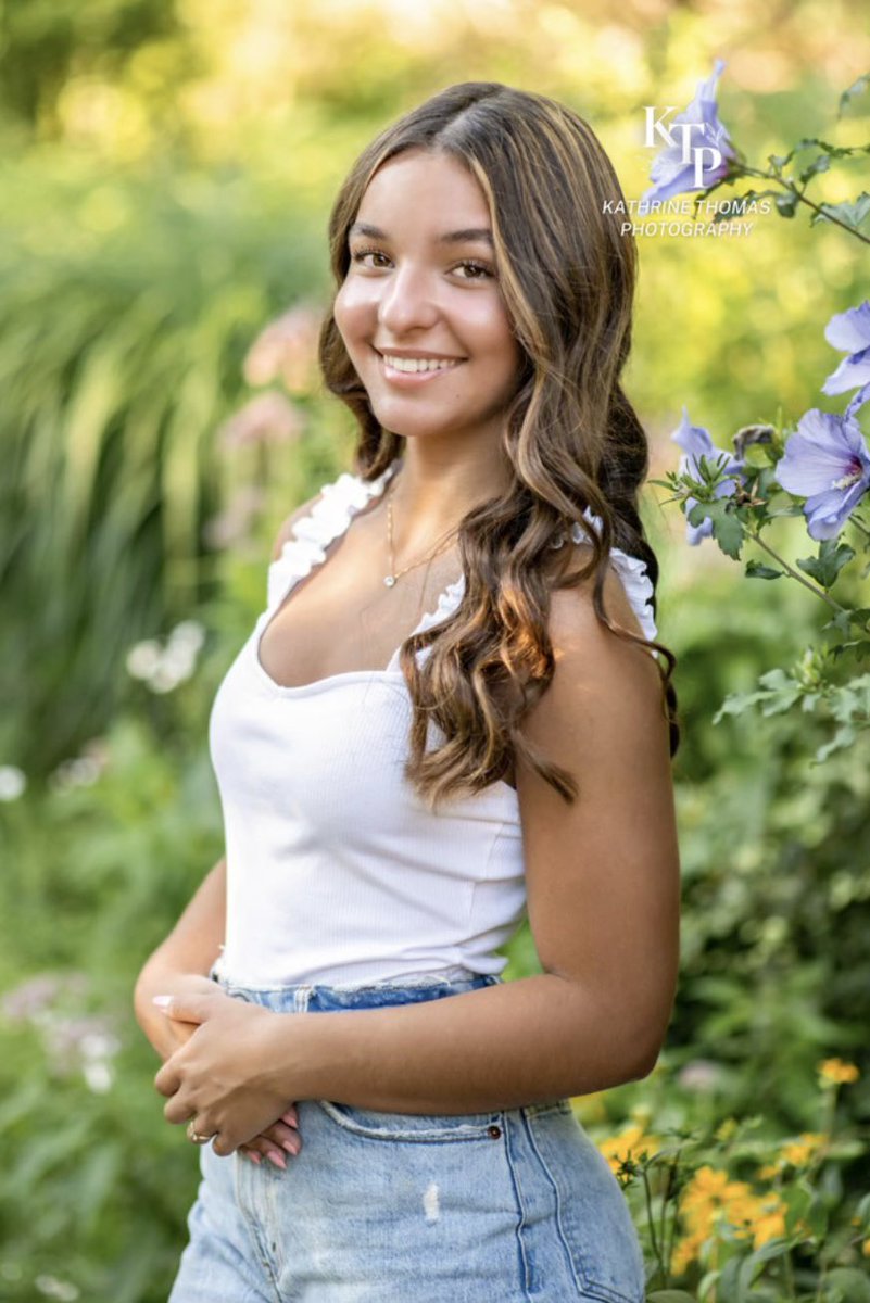 CHS_girlsxctf's tweet image. It’s senior night for cross country! Come down to the Graniteville fields to support our seniors, including captains Jill Walker, Clara Vieira and Sritha Sithalam. 

Races start at 3:45! 
@_LionsAthletics @CHS_Tundra