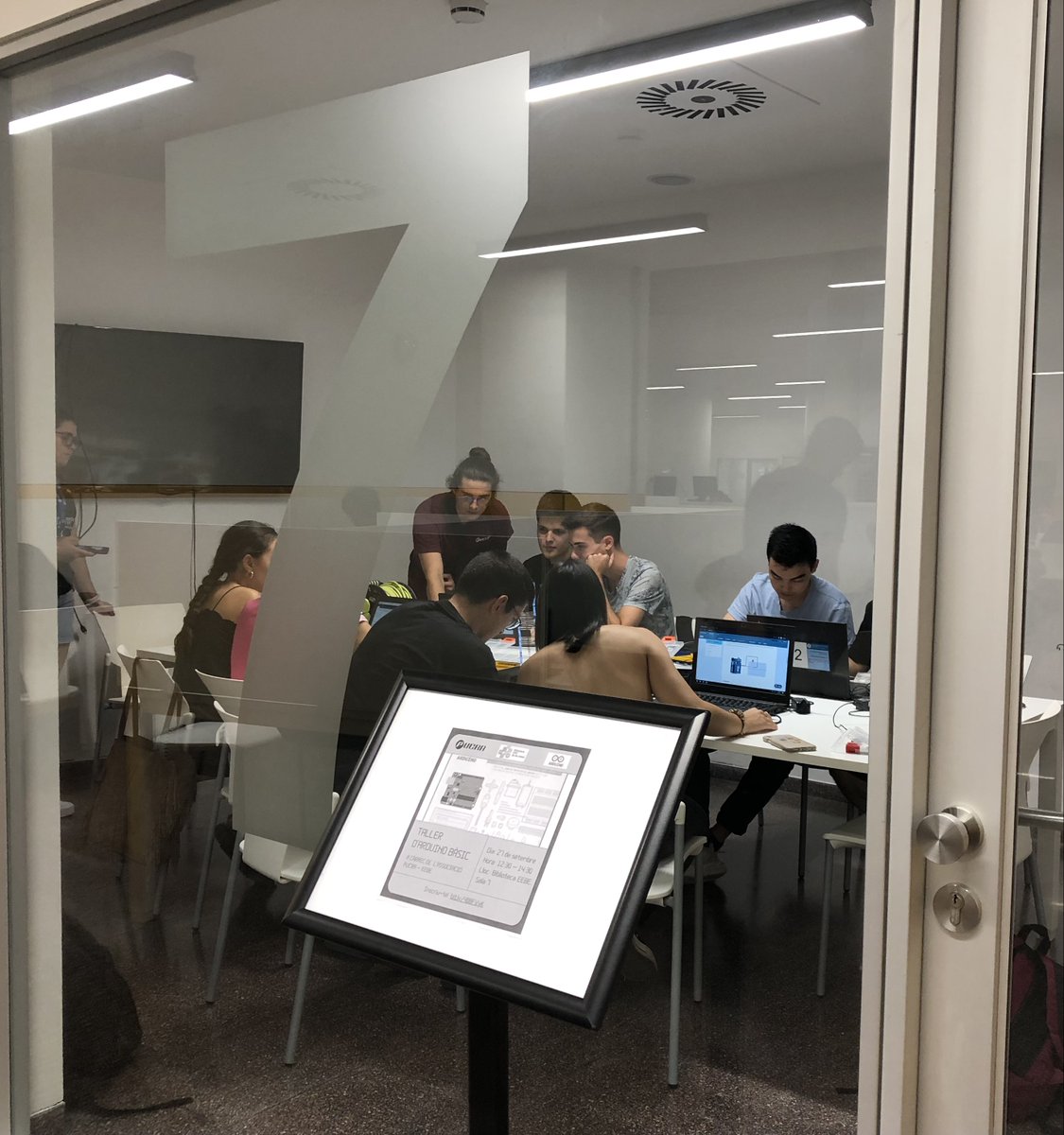 BiblioEEBE's tweet image. En marxa el taller d'Arduino a la @BiblioEEBE impartit per l'associació @pucra_upc 💻🤖
Moltes gràcies a totes i tots per participar!
#bibliotequesupc #nonomésprestemllibres #tallerarduino