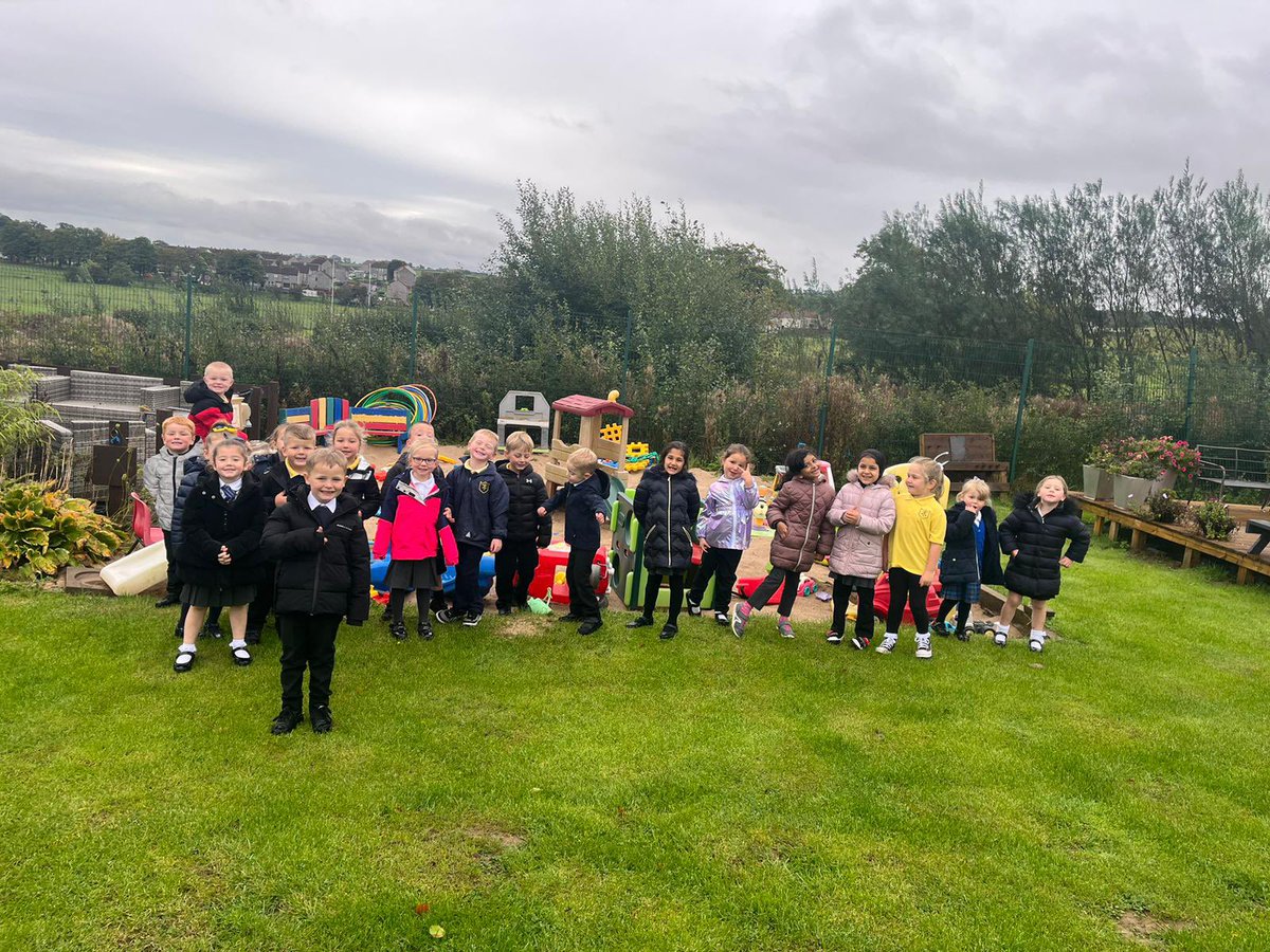 netherthirdps's tweet photo. P1/2 had great fun on our Maths Trail at the Community garden this morning 🪴 We counted, sorted, measured, estimated and searched for 2D shapes! 👏🏽 @MathsWeekScotland #ShapeHunt https://t.co/R18upCLK4k