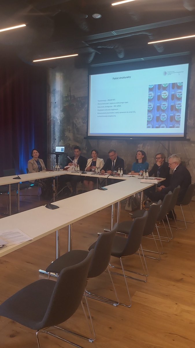 Trwa briefing prasowy Eksperckiej Rady ds. Bezpieczeństwa Energetycznego i Klimatu pt: "Pilne działania w energetyce na pierwsze 100 dni nowego rządu"