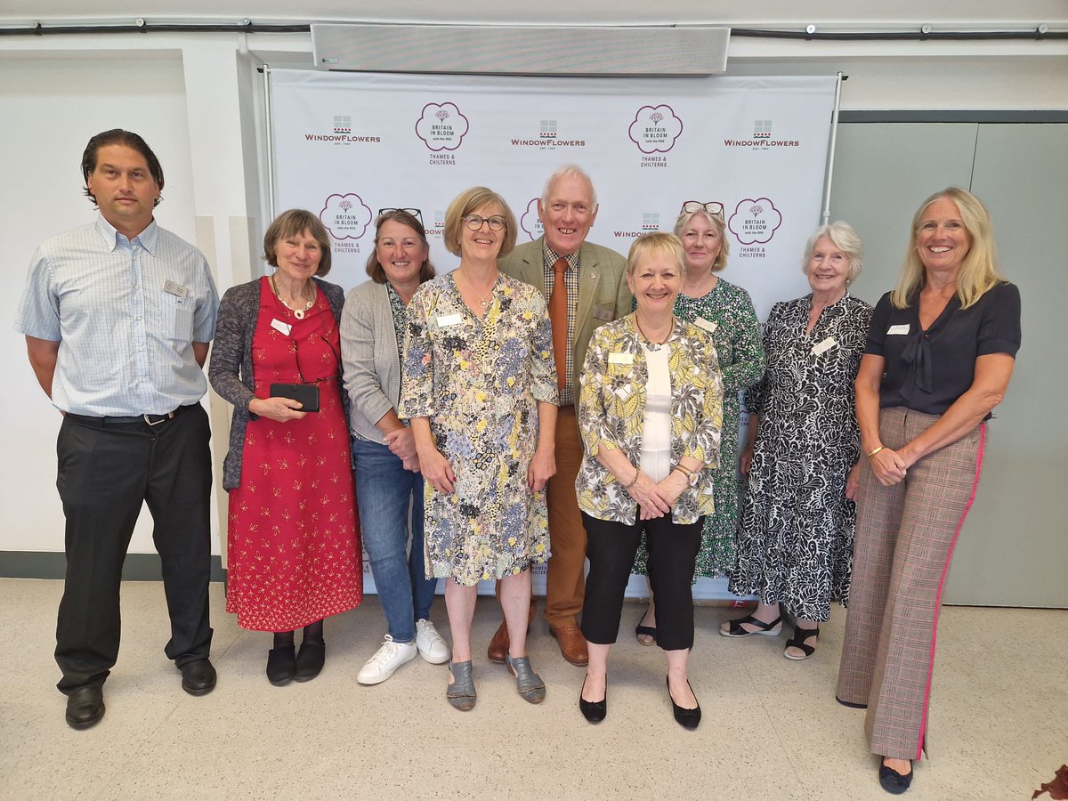 Wow. What an inspiring bunch of horti folk. The <a href="/rhs/">Russell Smith 🤙</a> Bloom awards went well. Great talk from <a href="/eppinginbloom/">Eppinginbloom</a> Annual photo of judges and committee @RHSBloom