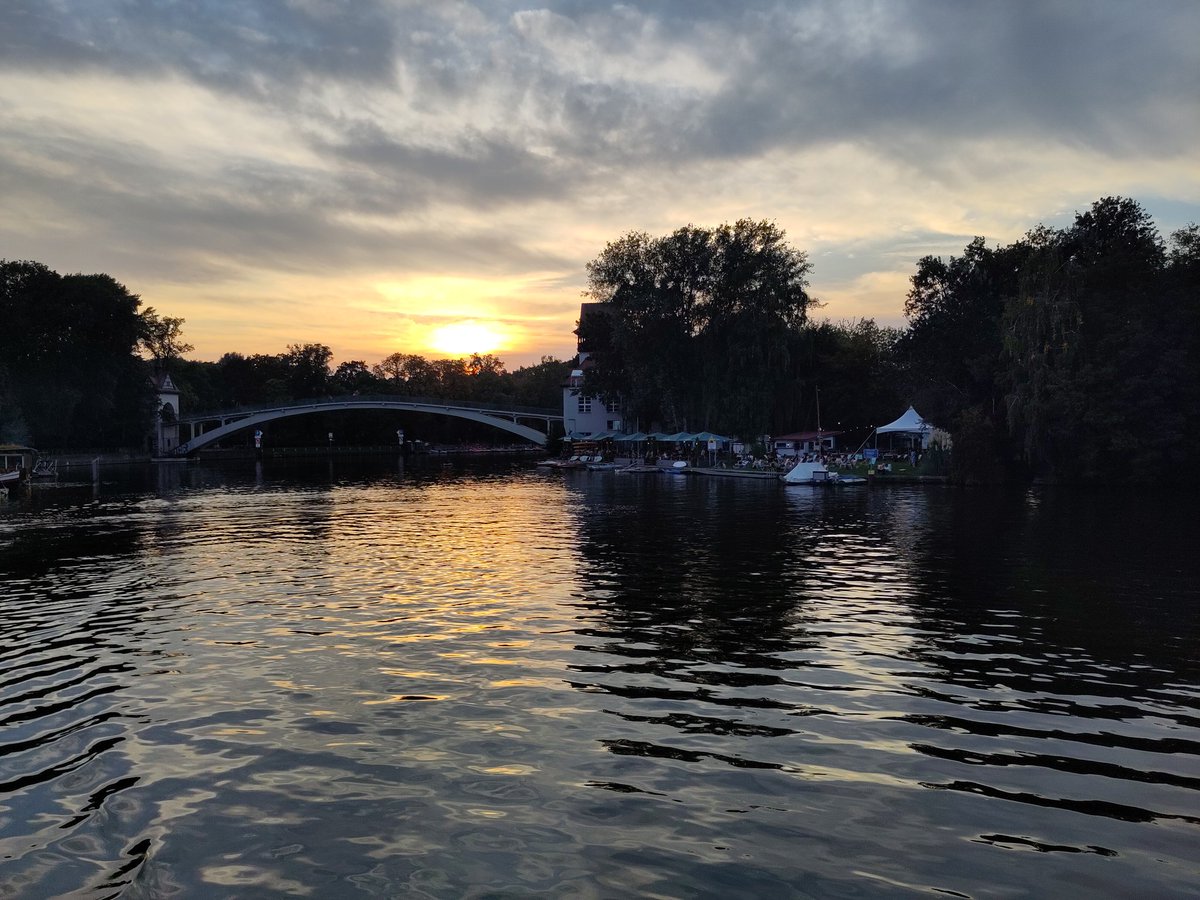 oracle_perf's tweet image. First seminar day done - now chilling on a boat 🛥️ Thank you DOAG for organising this great evening event!