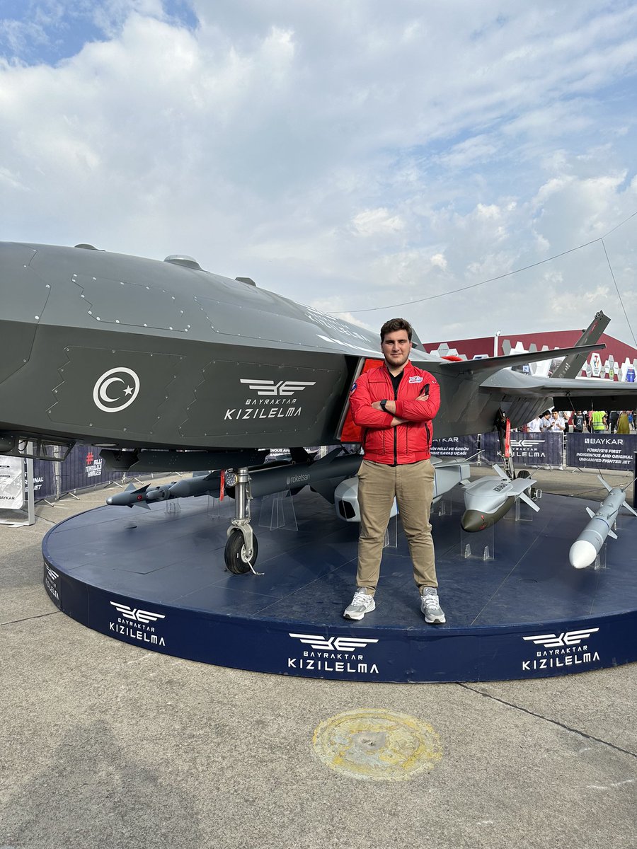 kucukaliyigit1's tweet photo. #TEKNOFEST İZMİR🇹🇷🧿 https://t.co/NWgcKnFNRO