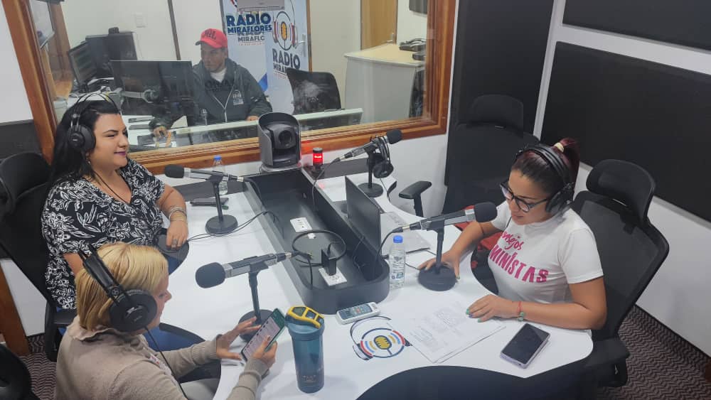 #SepaQue 📢 En el programa radial 📻 N° 54 'Las Que Nunca se Rinden', se indicó que con la #RevoluciónBolivariana llegó la época de inclusión dentro de los procesos sociales revolucionarios.

#ElEsequiboNoEsColonia 

@NicolasMaduro
@d_guzmanl