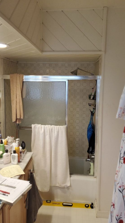 MADCITYWINDOWS's tweet photo. Another satisfied customer 😀Kathleen loves her new shower! Mad City is the Midwest’s # 1 Ranked Remodeler! Start your home project today by giving us a call, message, or filling out a form:

📞 Call Us: (800)-432-4369

📝 Fill out a Contact Form: https://t.co/XnAIbqQLNv https://t.co/k3AcA6oILW