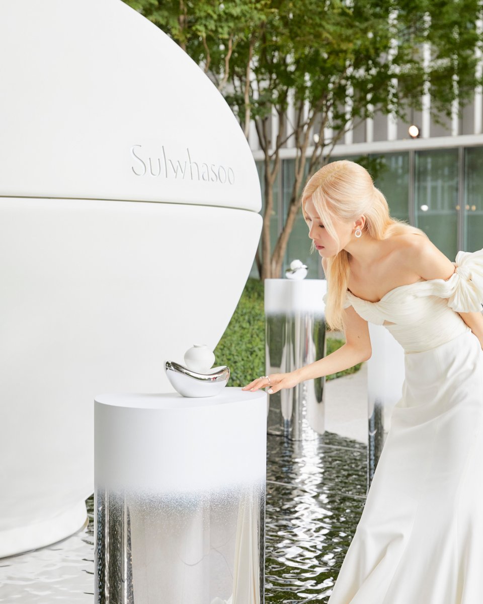 SulwhasooUS's tweet photo. Sulwhasoo x APMA Art and Heritage Night
Beautiful moments with Sulwhasoo's Global Ambassador Rosé joining our event celebrating the launch The Ultimate S Cream.
#SULWHASOOxAPMA
#AmorepacificMuseumOfArt #rosé
@amorepacificmuseum
@roses_are_rosie https://t.co/6eKjjxDbWl