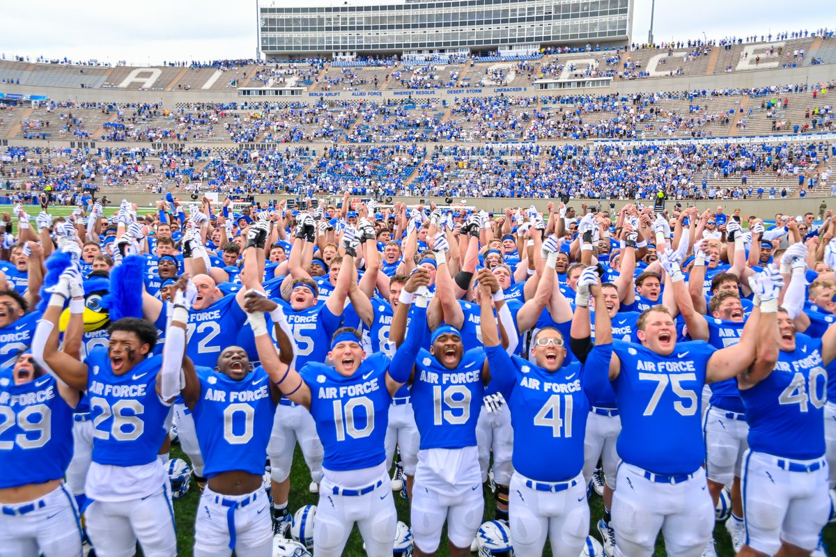 Air Force signs five-year contract extension with Nike

bit.ly/48tj29s