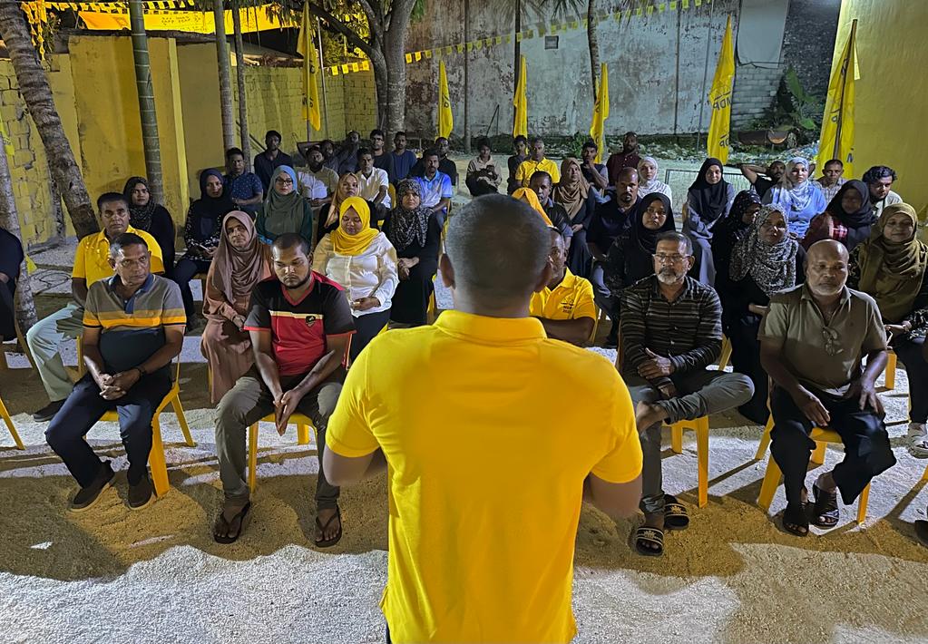 Sabintey's tweet photo. 📍ލ ފޮނަދޫ

މިނިސްޓަރ @AhmedMahloof އާއި ތ،ލ ކޯޑިނޭޓަރ @myfoona ފޮނަދޫ ކެމްޕޭން ޓީމާއި ބައްދަލުކުރުން.

#IbuOk
#IbuAslam2023
#UfaaverAmaanRaajje https://t.co/ZFampziLYv
