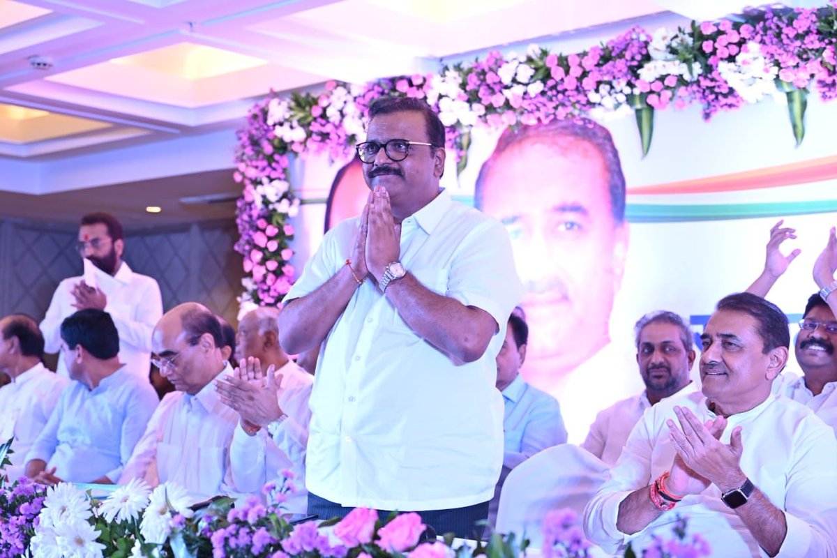 Sameer_Bhujbal's tweet photo. आज मुंबईत राज्याचे उपमुख्यमंत्री आणि राष्ट्रवादी काँग्रेस पार्टीचे राष्ट्रीय अध्यक्ष मा. अजितदादा पवार यांच्या प्रमुख उपस्थितीत माझी राष्ट्रवादी काँग्रेसच्या मुंबई प्रदेश अध्यक्षपदी नियुक्ती जाहीर करण्यात आली. माझ्यावर विश्वास ठेऊन मला ही महत्त्वाची संधी दिली, https://t.co/93G03T1nFR