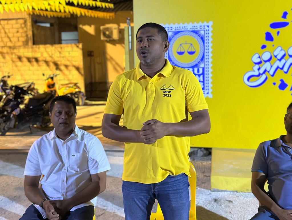 Sabintey's tweet photo. 📍ލ ފޮނަދޫ

މިނިސްޓަރ @AhmedMahloof އާއި ތ،ލ ކޯޑިނޭޓަރ @myfoona ފޮނަދޫ ކެމްޕޭން ޓީމާއި ބައްދަލުކުރުން.

#IbuOk
#IbuAslam2023
#UfaaverAmaanRaajje https://t.co/2NHdNTyGfn