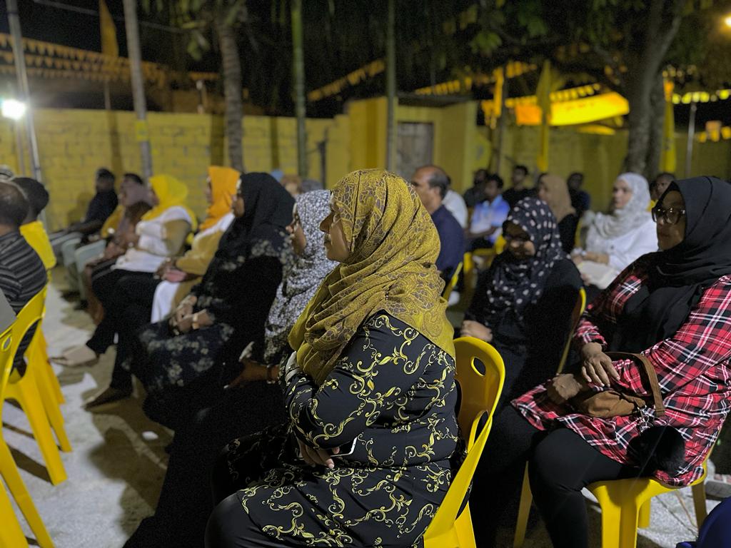 Sabintey's tweet photo. 📍ލ ފޮނަދޫ

މިނިސްޓަރ @AhmedMahloof އާއި ތ،ލ ކޯޑިނޭޓަރ @myfoona ފޮނަދޫ ކެމްޕޭން ޓީމާއި ބައްދަލުކުރުން.

#IbuOk
#IbuAslam2023
#UfaaverAmaanRaajje https://t.co/2NHdNTyGfn