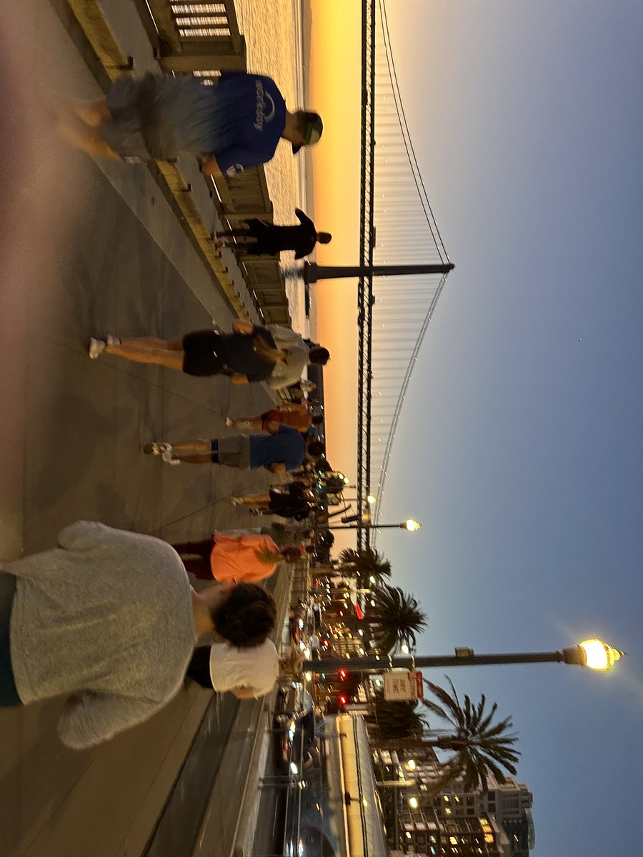 k_emo's tweet photo. #WDAYRising today 700+ of us lived the concept of Rise - sunrise 5k fun run - beautiful views #teamwday https://t.co/HaBNMkku6T