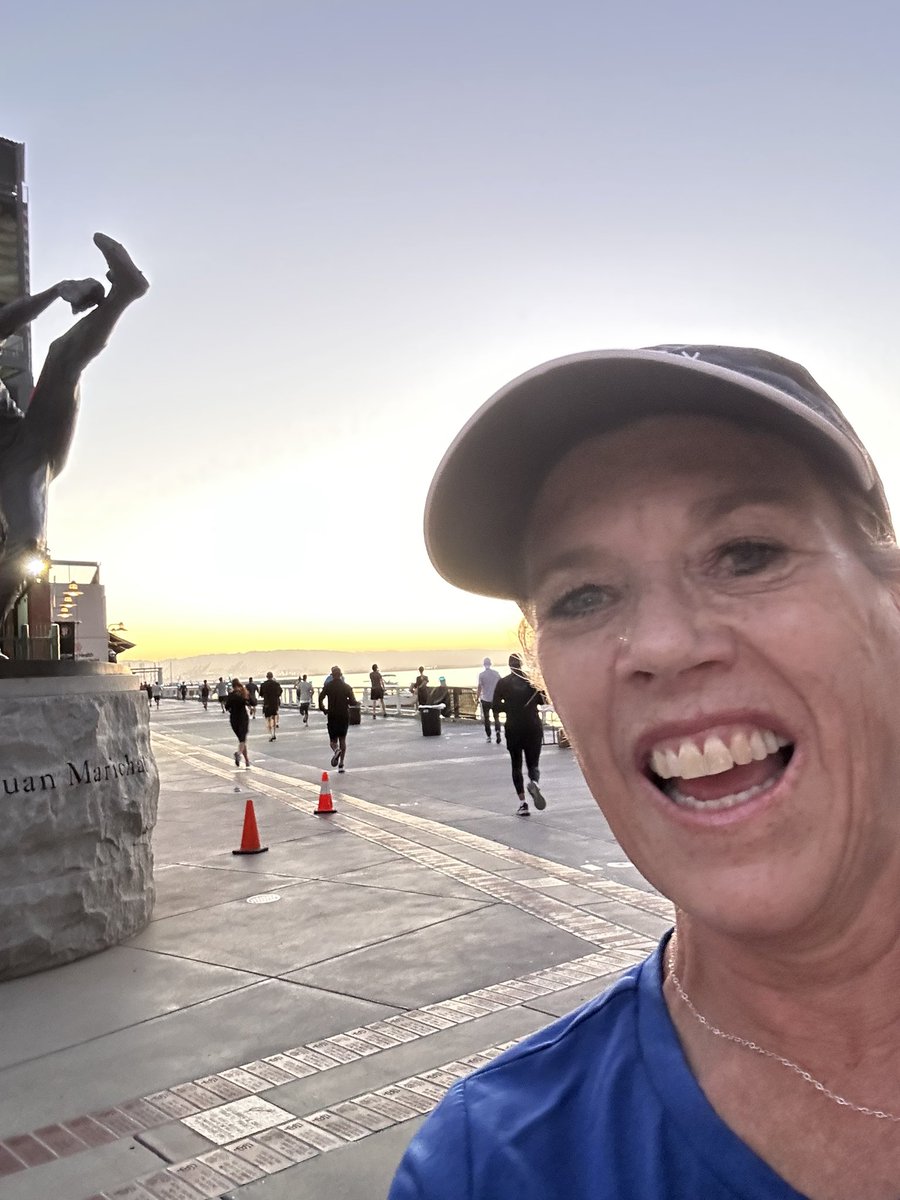 k_emo's tweet photo. #WDAYRising today 700+ of us lived the concept of Rise - sunrise 5k fun run - beautiful views #teamwday https://t.co/HaBNMkku6T