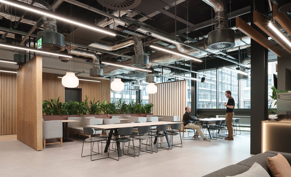StructureTone's tweet image. In 2022, @Fiserv leased about 70,000sf in Ten Hanover Quay. Over the past year, the company teamed up with @ST_Dublin to transform the recently renovated building into Fiserv’s Irish headquarters. #STOBGinsights explores this standout project: ow.ly/5HNj50PIvRT