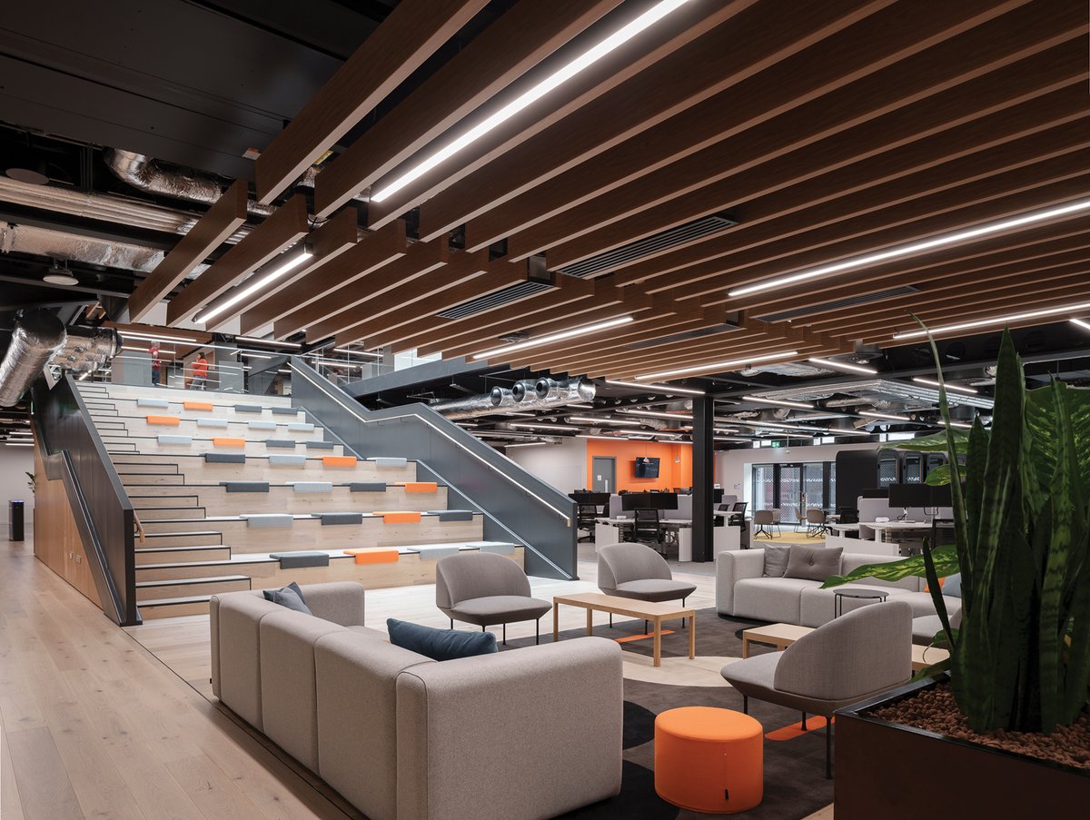 StructureTone's tweet image. In 2022, @Fiserv leased about 70,000sf in Ten Hanover Quay. Over the past year, the company teamed up with @ST_Dublin to transform the recently renovated building into Fiserv’s Irish headquarters. #STOBGinsights explores this standout project: ow.ly/5HNj50PIvRT