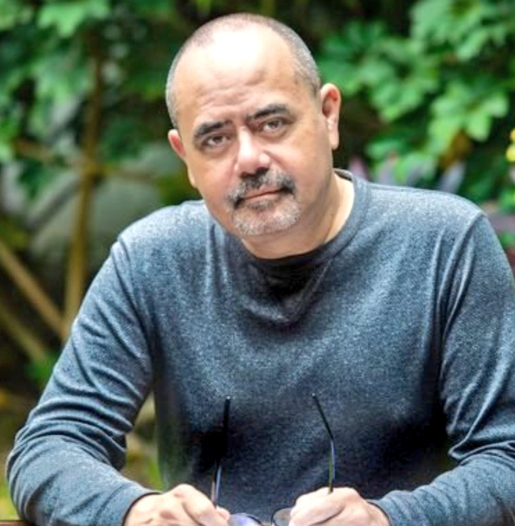 Liberfach0's tweet image. Eduardo Adrianzen, uno de los mayores detractores de la ley del cine de Adriana Tudela, entre el 2017 y 2021 ganó S/. 935 MIL, para sus "proyectos de cine". ¿Ahora entienden porqué éste parasito nos llama nazis a los que estamos en contra de seguir manteniendolo?