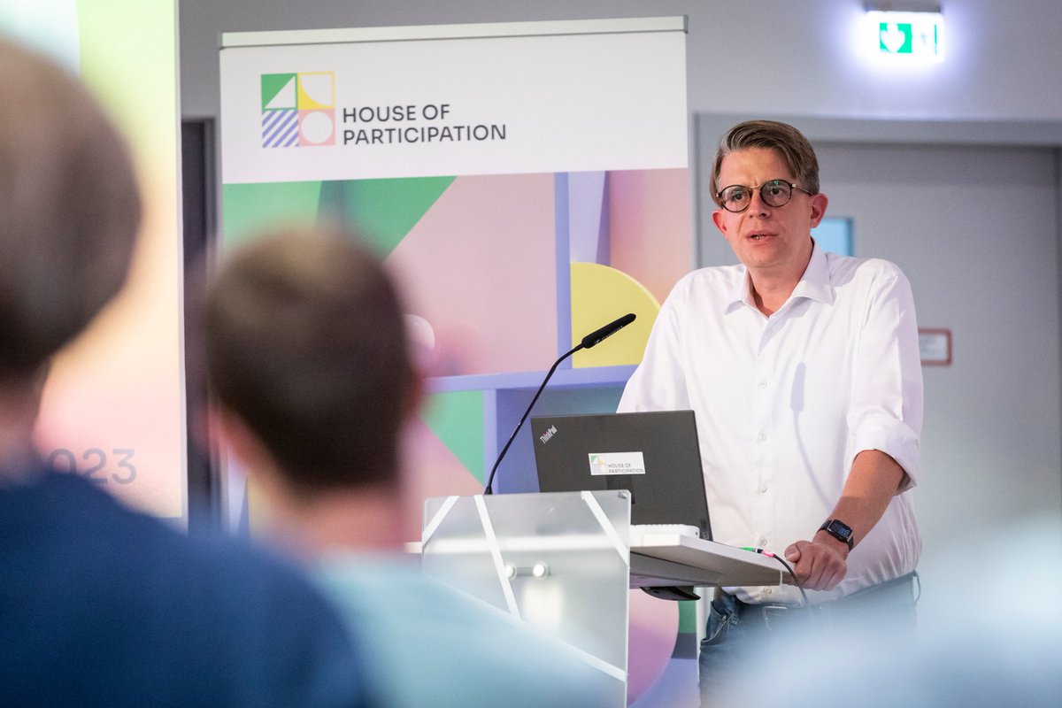 FZI_official's tweet image. Vergangene Woche besuchte uns Public Diplomacy Chief Heide Ramsay vom @usconsfrankfurt. Gemeinsam mit @JonasFegert, @AchimRettinger und @wiesenbe erkundeten sie technologische Highlights von Karlsruhe und sprachen über transatlantische Herausforderungen der #DigitalDemocracy.