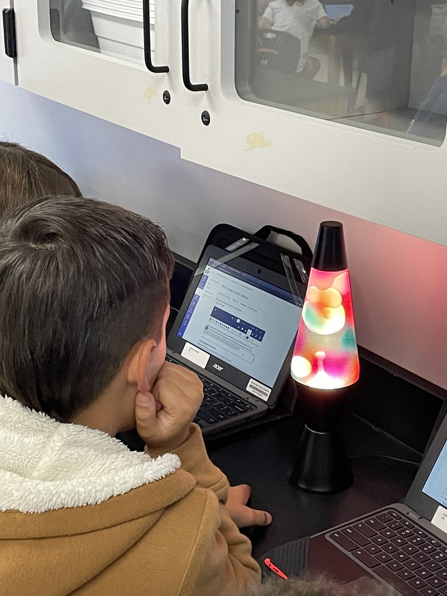 MannerClass's tweet image. Discovering different ways thermal energy transfers: is it conduction, convection, or radiation? @WSMSwolves #WeAreWentzville @wustlisp