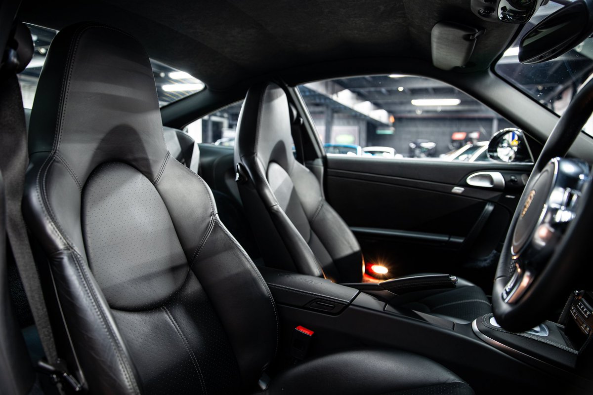 Finished in Basalt Black Metallic with matching black leather interior and fitted with a 7 Speed PDK transmission, this Turbo is one for the drivers who look to be able to deploy maximum performance in all conditions and go under the radar.

jzmporsche.com/cars/porsche-9…