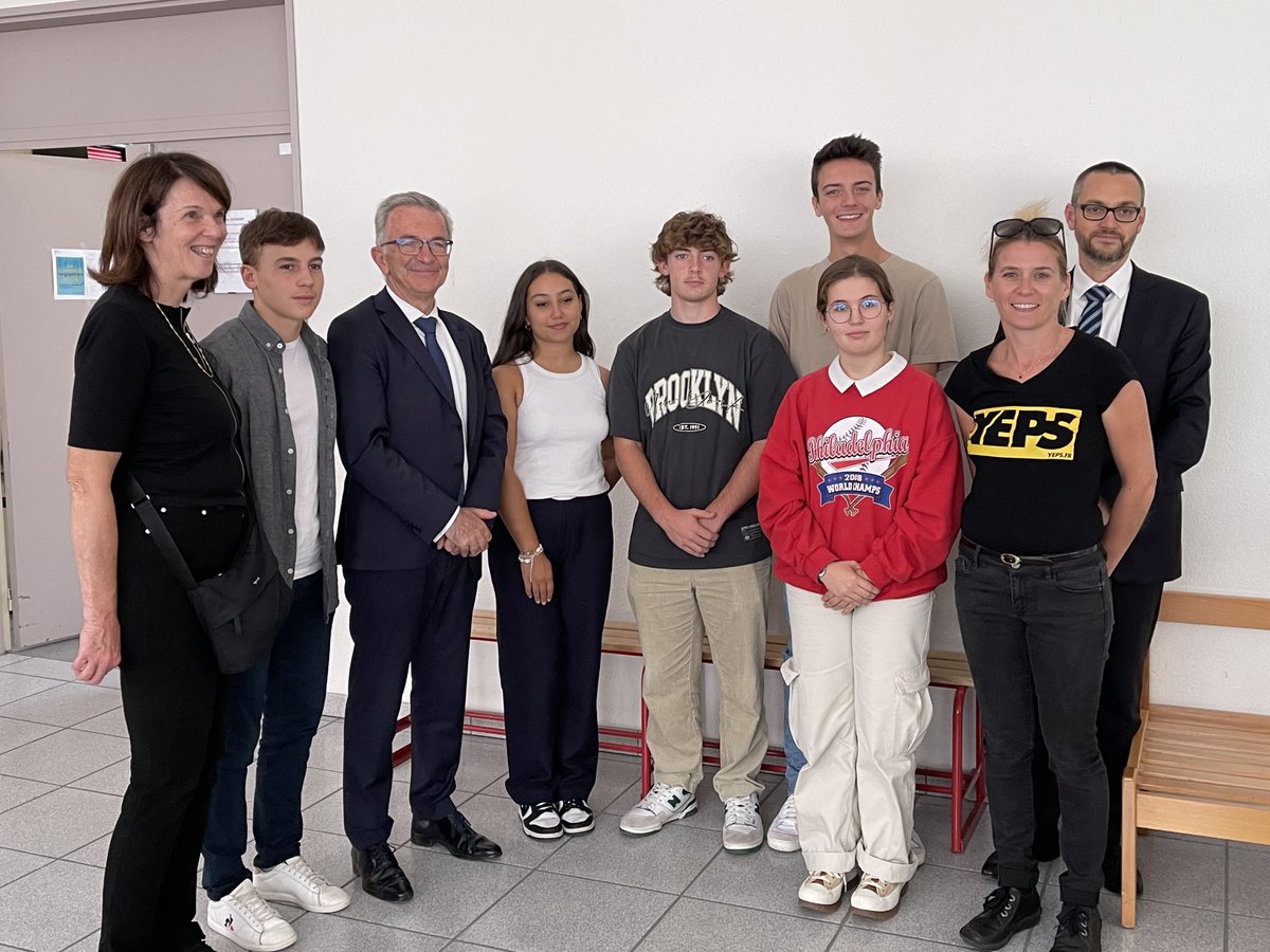 #Lycées 🏫 
↪️ Les visites de rentrée continuent dans les établissements du #CentreValdeLoire : hier en #Touraine, le Président <a href="/fbonneau/">François Bonneau</a> accompagné des élus régionaux du territoire 👥

🧐 Au programme :

1/5 ⤵️