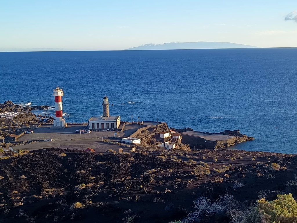 EchinoAdaptive's tweet photo. Another campaign on La Palma! 🌴
@robferndz and @vanearranz2 will be investigating the effects of acidification on A. lixula and P. lividus by conducting phenotypic plasticity and transcriptomic experiments.
#AdaptiveTeam #oceanacidification #echinoderms #marineinverts https://t.co/uoxDY9KvRa
