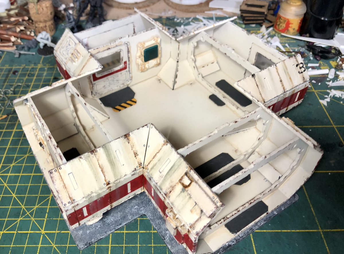 redmanphill's tweet photo. and the inside for those of you that are curious. I keep it simple. I can always add some scatter terrain when required. https://t.co/Bplvr1TUny