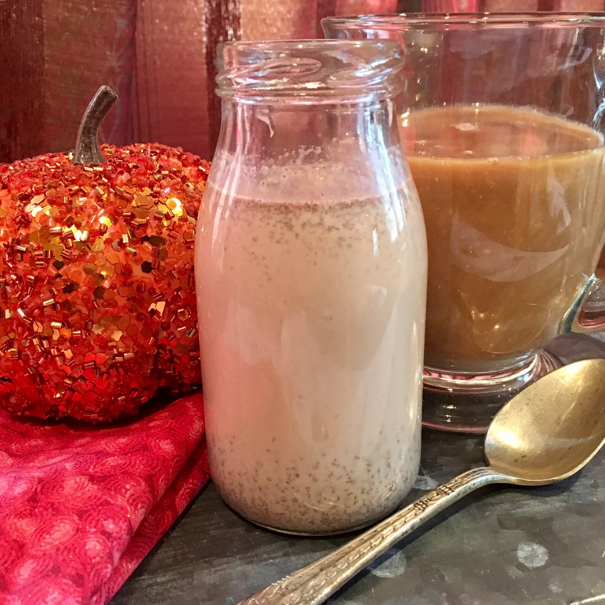 SwirlsofFlavor's tweet photo. Pumpkin Spice Creamer is infused with the flavors of pumpkin spice, coconut sugar and a hint of vanilla and is guaranteed to make every sip taste better! https://t.co/BV85i2Ed47 via @SwirlsofFlavor https://t.co/IRTTjQ5gaZ