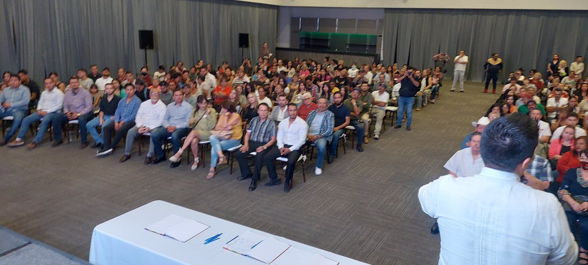 lic_aguadohdez's tweet photo. Gran evento en #Durango de la naciente Asociación, #ElCaminoDeMéxico que lidera #MarceloEbrard en 🇲🇽

En #Durango seguimos firmes con #Marcelo porque es el mejor, y es quien garantiza un mejor futuro para nuestro país.

#HastaDondeTope #MejorMarcelo https://t.co/u4PTfP7yoy