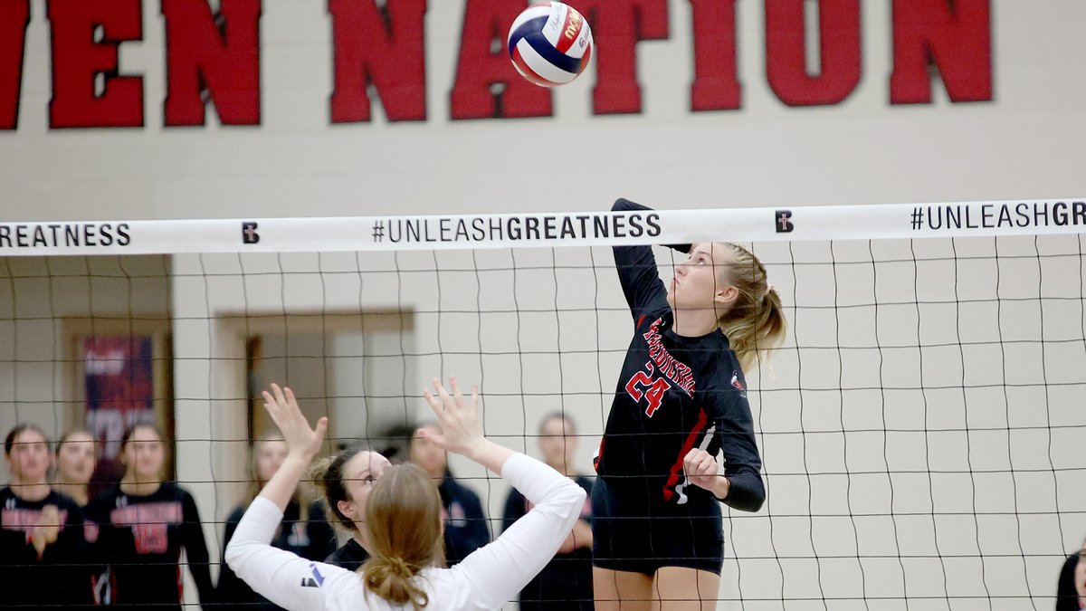 ravenathletics's tweet photo. .@RavensVB wins fifth straight match against Baker with 3-1 win in Baldwin City https://t.co/p861vFClLj #HeartVB #UnleashGreatness https://t.co/tmKKqtbqoQ
