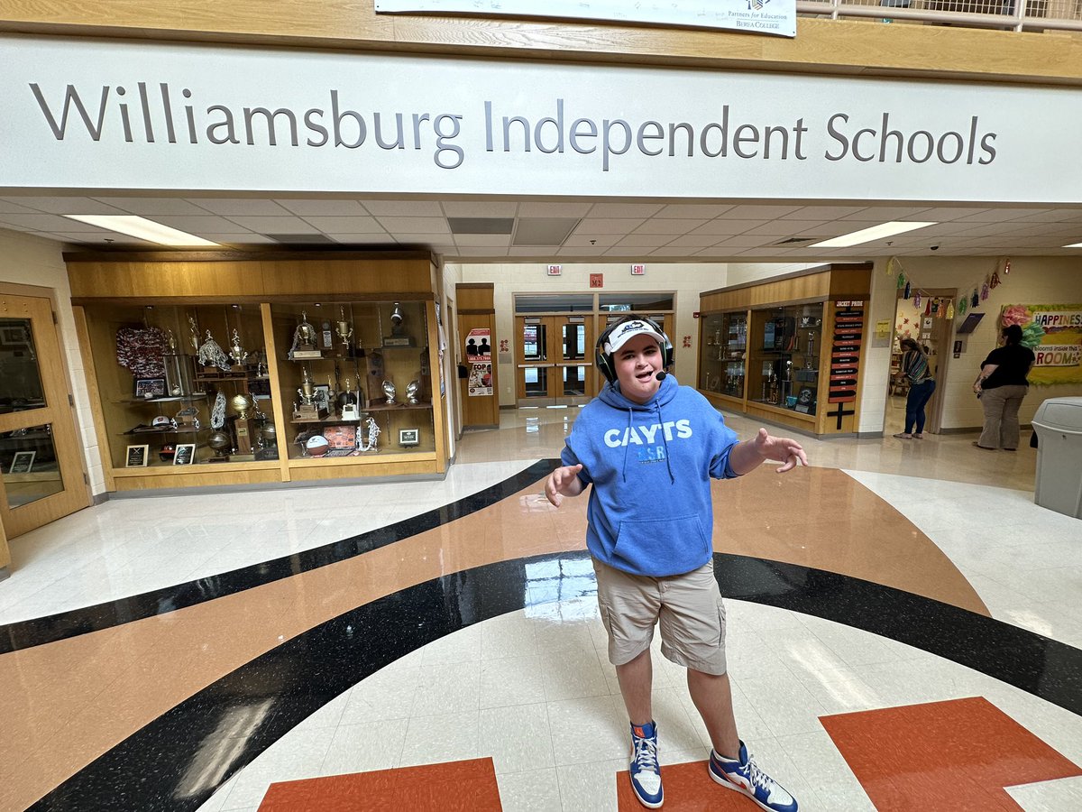 CoryFleenor's tweet photo. Career Day at Williamsburg City School today. Levi Frazier is looking forward to seeing @KySportsRadio @ShannonTheDude @DrewFranklinKSR @ryanlemond tomorrow The Mint! Go CATS!! #WHS https://t.co/MwHJD0ager
