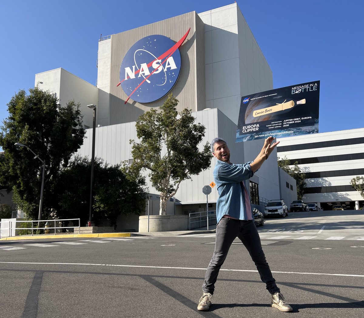EuropaClipper's tweet photo. If you wanna fly, come and take a ride with space cowboy Lance Bass, and #SendYourName to Europa aboard our spacecraft when it launches next year! https://t.co/TRwl4wL4XW https://t.co/X4Lmp8pD4k