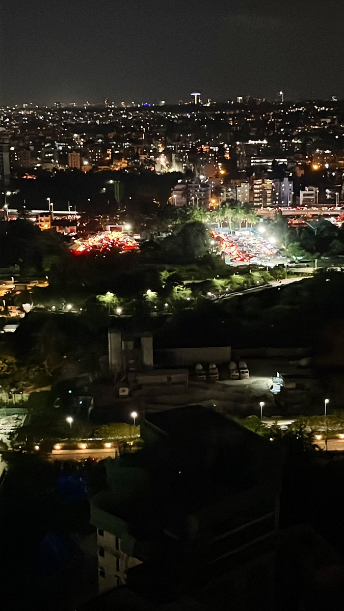 Sidddoo's tweet photo. @dhanyarajendran @Trevornoah @bookmyshow That's the parking lot for Manpho. Looks like people are still stuck in the parking lot due to poor exit roads https://t.co/czUlOkROyJ